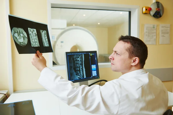 Analyse van computertomografie of MRI-scanner — Stockfoto