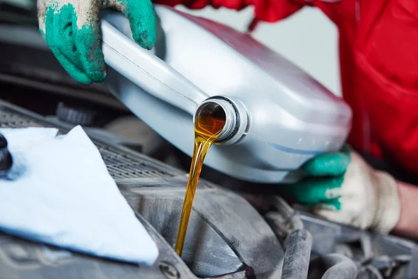 Automobile car oil replacement — Stock Photo, Image