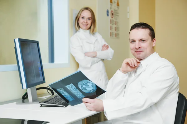 Computertomografie of MRI-scanner testanalysepersoneel — Stockfoto