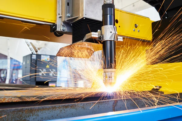 Metalurgia de corte a plasma ou a laser com faíscas — Fotografia de Stock