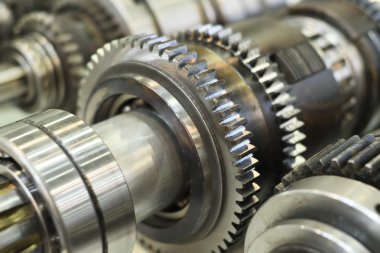 vites kutusu içinde metal çarkları