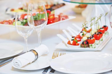 Ikram Servisi. set tablo