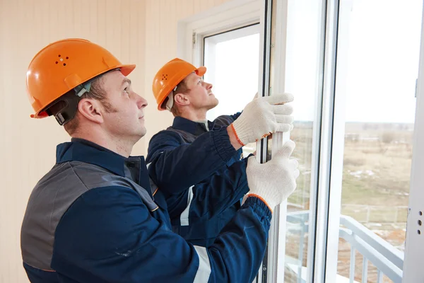 Windows installation workers — Stock Photo, Image