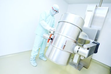 Eczane tablet basın çalışan işçi