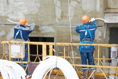 Cephe sıvamacları macun sakız ile bina duvarının sızdırmazlık
