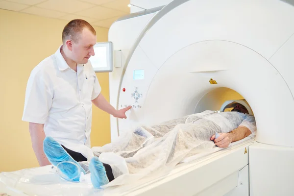 Tomografia computadorizada ou análise de exames de ressonância magnética — Fotografia de Stock