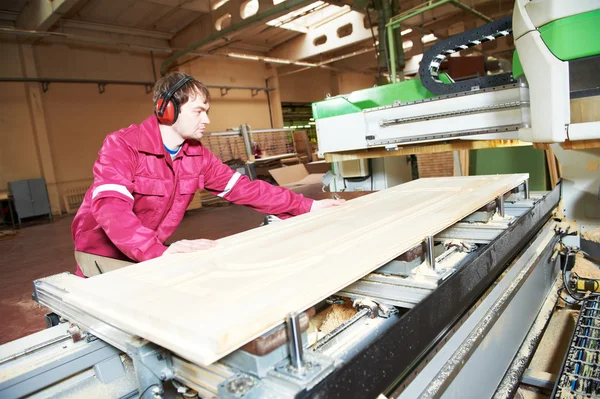 Carpintaria fabricação de porta de madeira — Fotografia de Stock