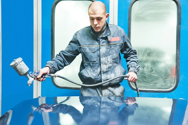 Repairman painter painting automobile car bonnet — Stock Photo, Image