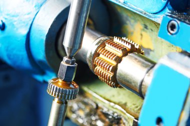 metalworking: gearwheel machining clipart