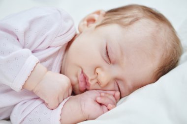 neweborm kız bebek uyku