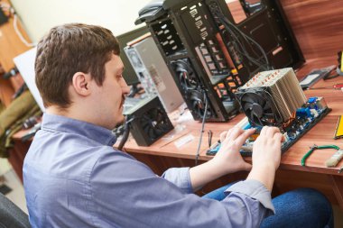 Bilgisayar bakımı ve garanti onarım servisi. Masaüstü bileşenlerini yükselt