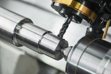 Torna makinesinde değirmencilik. Metal kesintisi endüstrisi. Hassas üretim ve makine