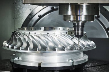 CNC değirmen makinesi çalışıyor. Metal işleme iticisi