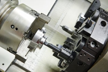 Delme tezgahı üzerinde işlem metal