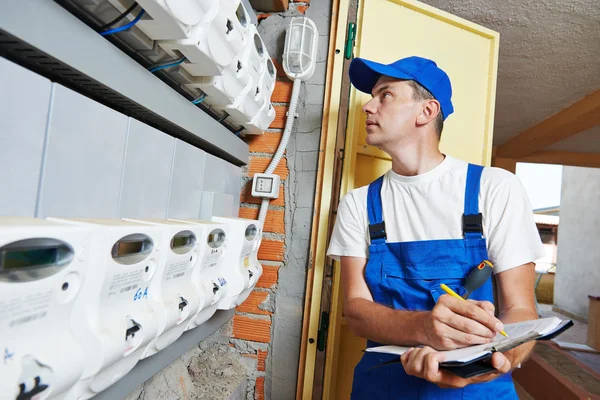 Elettricista ingegnere lavoratore — Foto Stock