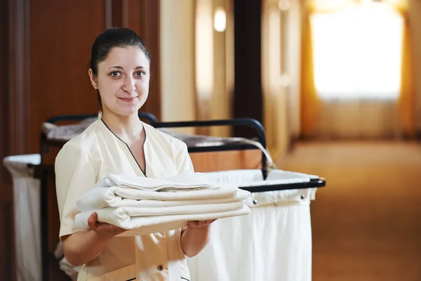 Kamermeisje bij hotel — Stockfoto