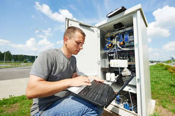 Service engineer regelaar — Stockfoto