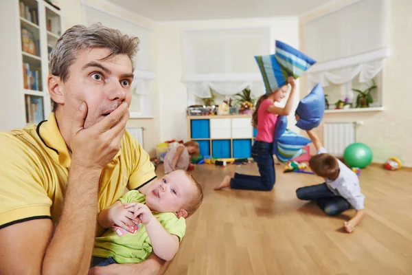 Verwarring bij kinderen fokken — Stockfoto