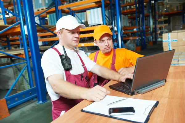Workers in warehouse — Stock Photo, Image