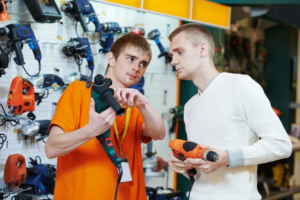 Nakupování v supermarketu elektrický spotřebič — Stock fotografie