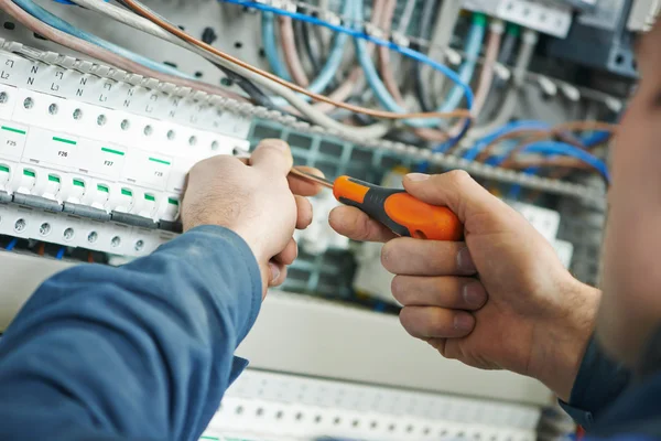 Trabajo de electricista — Foto de Stock