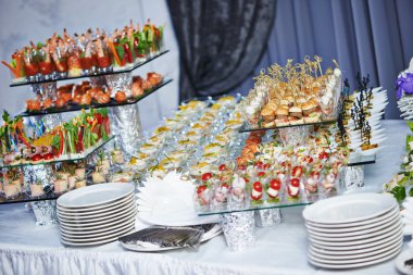 catering hizmeti masayı gıda ile