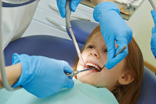 Assistência odontológica infantil — Fotografia de Stock