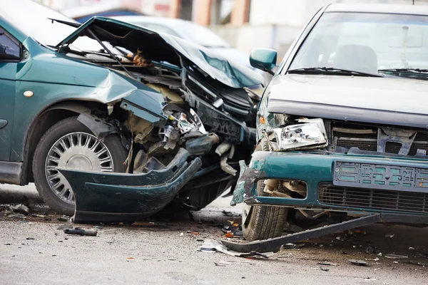 Auto kolize krach v městské ulici — Stock fotografie