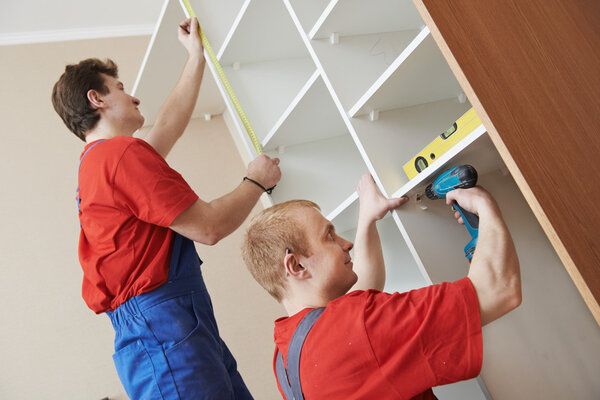 Шкафы для гардероба на монтажных работах