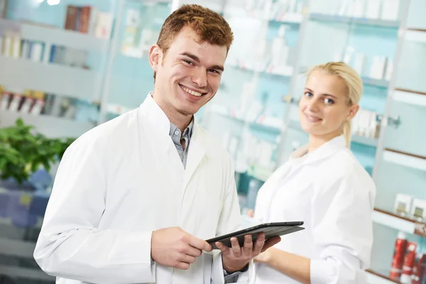 Pharmacy chemist man in drugstore — Zdjęcie stockowe