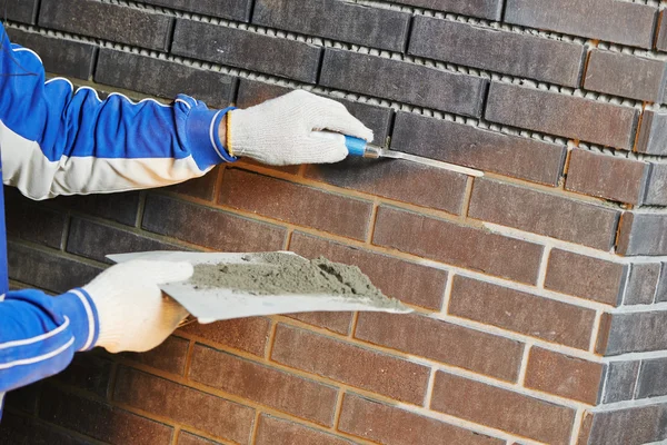 Bricklaying Using the Brick Jointer Trowel — Stock Photo, Image