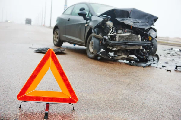 Auto crash botsing in stedelijke straat — Stockfoto