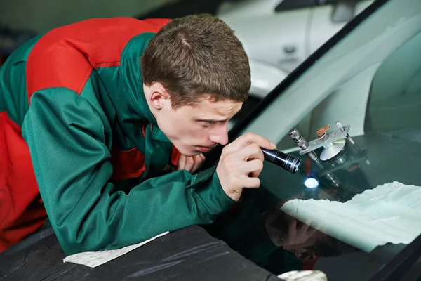 Windscreen repair — Stock Photo, Image