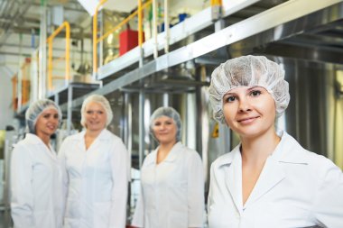 ilaç fabrikası işçileri