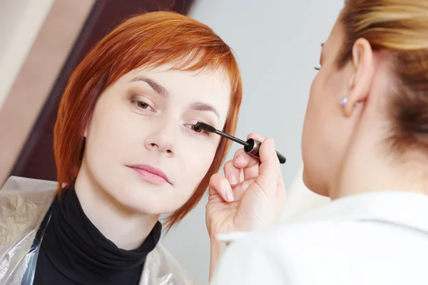 Applicazione mascara trucco occhio — Foto Stock