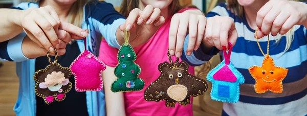 Handgefertigter Christbaumschmuck aus Filz — Stockfoto