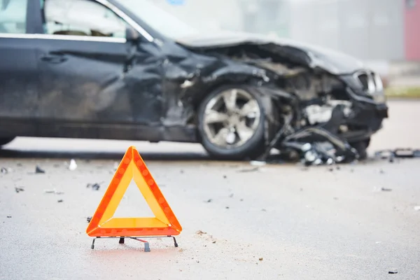 Incidente d'auto collisione in strada urbana — Foto Stock
