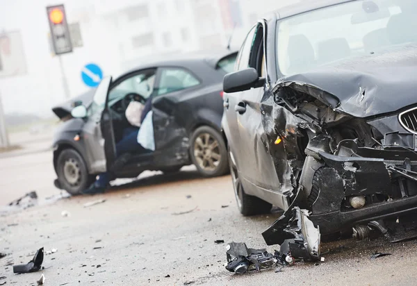 Auto kolize krach v městské ulici — Stock fotografie