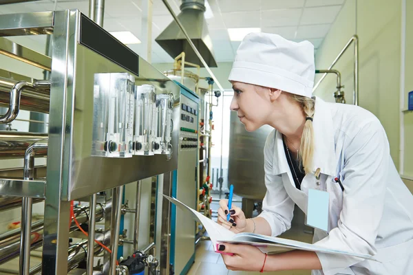 Farmaceutiska fabriksarbetare — Stockfoto