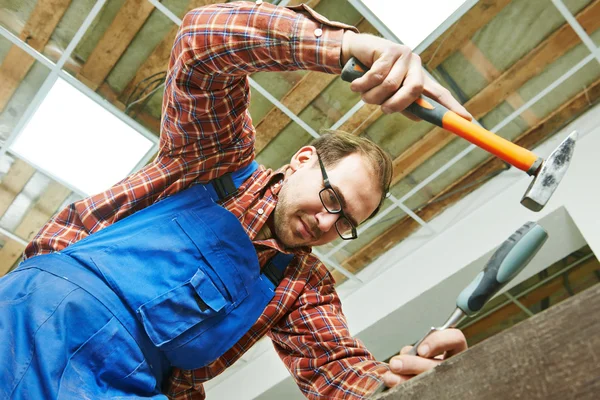 Tür funktioniert mit Brummer und Meißel — Stockfoto