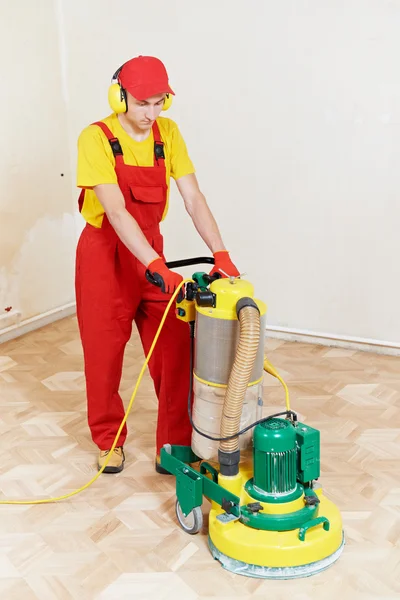 Manutenção de piso de parquet por máquina de moagem — Fotografia de Stock