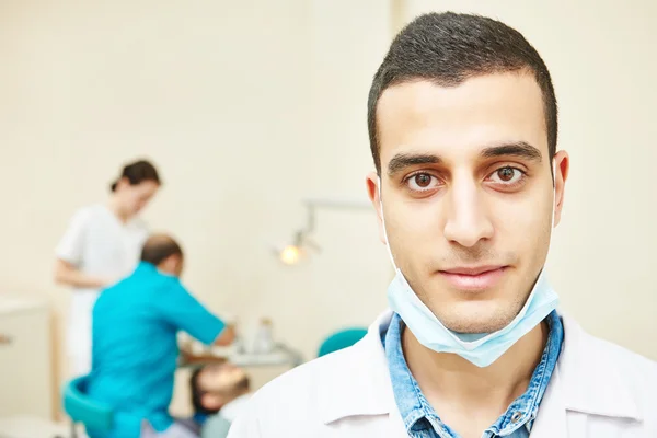 Joven asiático dentista médico —  Fotos de Stock