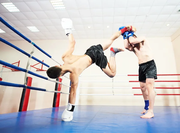 Muai thai fighting teknik — Stockfoto