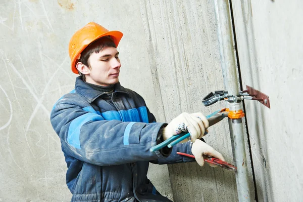 Fontanero ingeniero trabajador —  Fotos de Stock