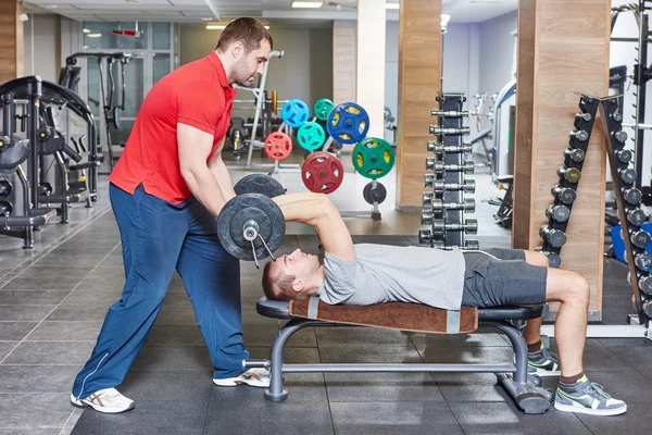 Entrenador personall trabajo en el gimnasio —  Fotos de Stock