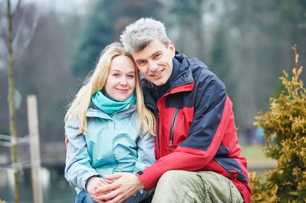 Young adult couple at outdoors park — Stock Photo, Image