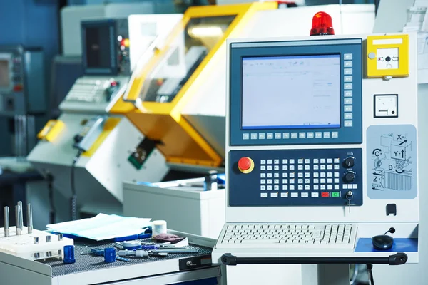 Industriële cnc frezen bewerkingsplaats — Stockfoto