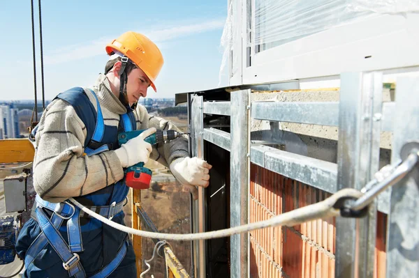 Worker builder at facade installation work — Stock Photo, Image