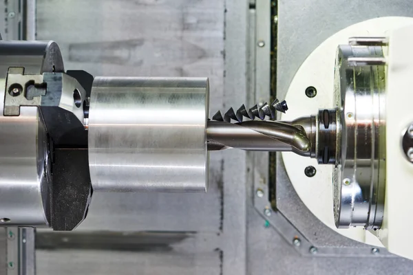 Metaalbewerking boren op machine tool — Stockfoto