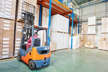 Ambar forklift yükleyici, işçi şoför inşaat